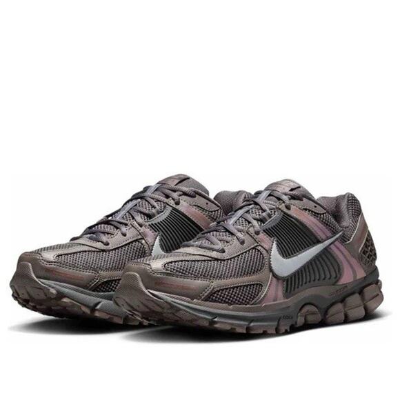 NEW Nike Zoom Vomero 5 Cave Stone Metallic Silver HF5493-201 Men’s Size 11.5 - Picture 1 of 7